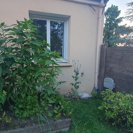 Gite Calme: Tranquil Stay with Pool and High-Speed Wi-Fi Le May-sur-Evre Exterior photo