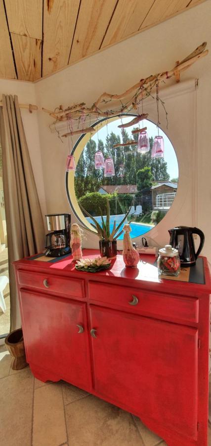 Gite Calme: Tranquil Stay with Pool and High-Speed Wi-Fi Le May-sur-Evre Exterior photo
