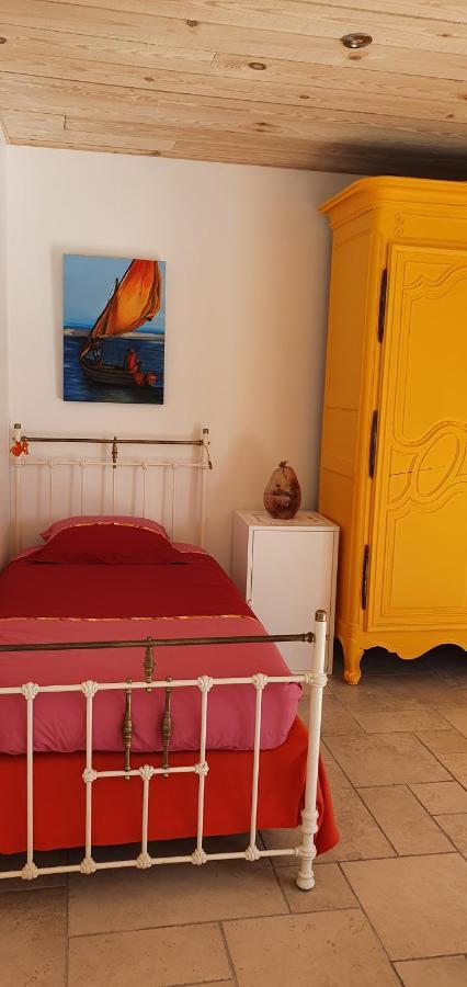 Gite Calme: Tranquil Stay with Pool and High-Speed Wi-Fi Le May-sur-Evre Exterior photo