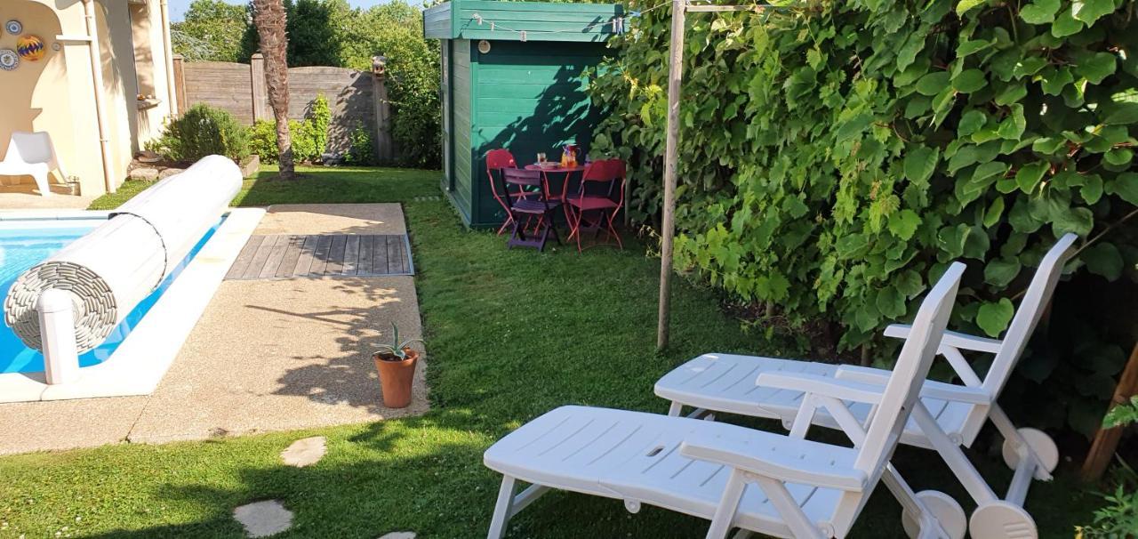 Gite Calme: Tranquil Stay with Pool and High-Speed Wi-Fi Le May-sur-Evre Exterior photo
