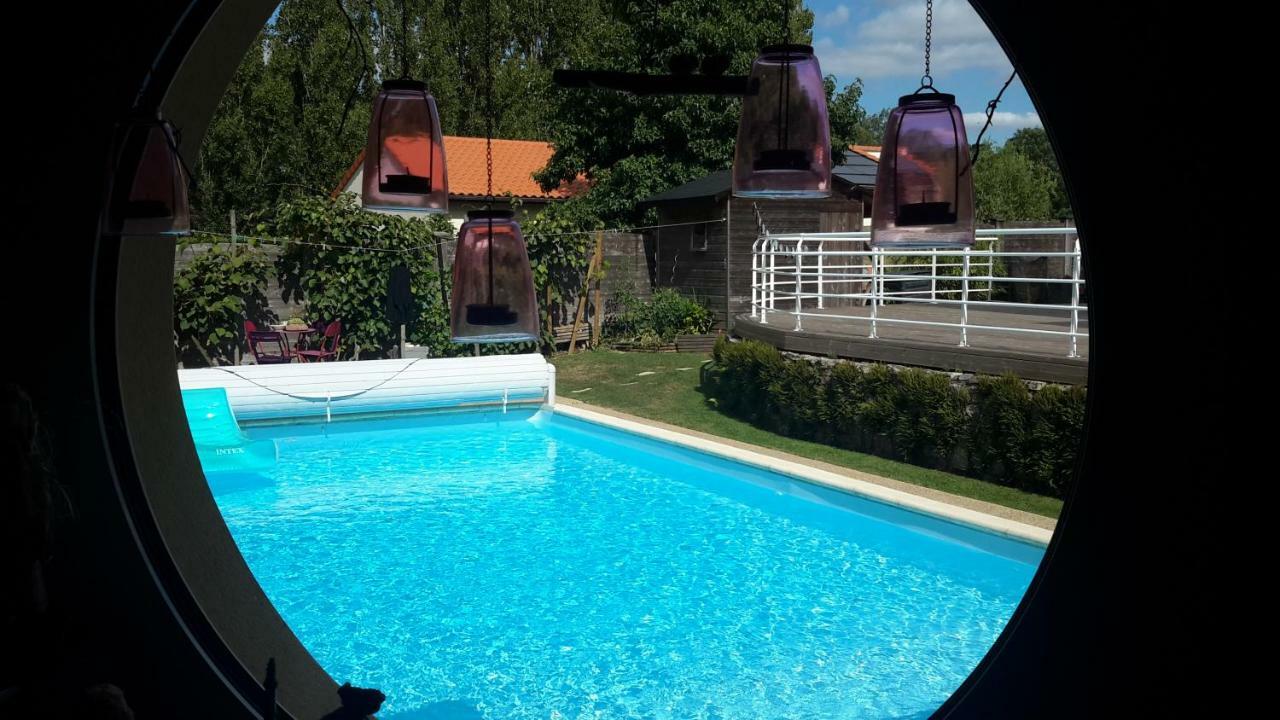 Gite Calme: Tranquil Stay with Pool and High-Speed Wi-Fi Le May-sur-Evre Exterior photo